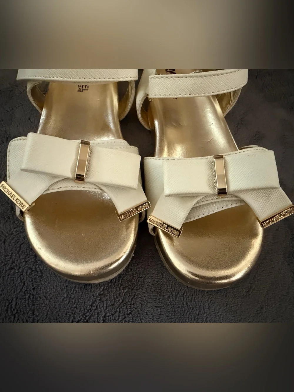 Michael Kors Marsha Kiera - Kids Bow-Accent Sandal in Ivory with Gold Insole